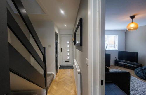 Uber Stylish 3 bedroom home off Road parking near town centre and Bike Park Wales - Photo 12