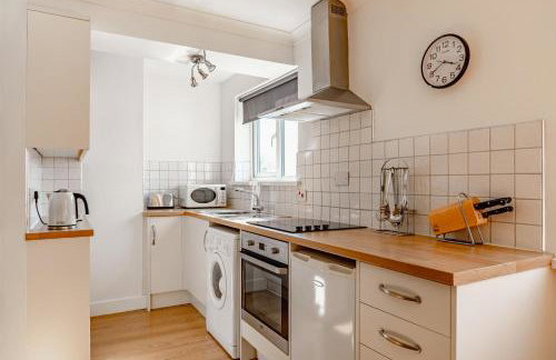 Luxury 2 Bed Room Lake View Apt Bowness Parking - Photo 50