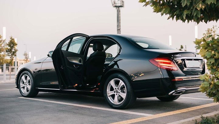 Departure Private Transfer Bilbao City to Bilbao airport BIO by Business Car - Photo 1