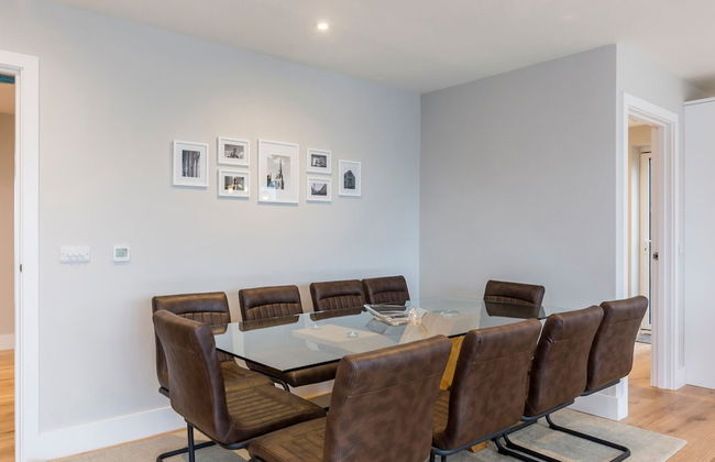 Stylish new Home With Parking - King Beds Garden - Foto 14