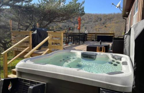 Breathtaking views. Hot tub. Huge Deck. Fast Wifi - Foto 14
