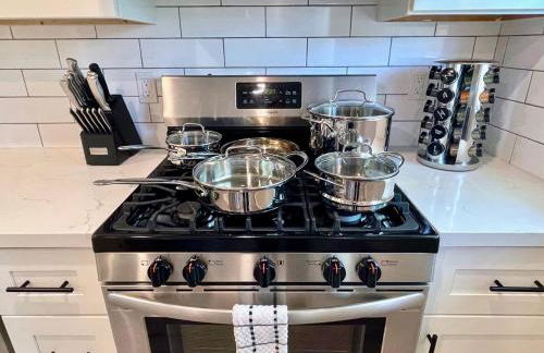 Top Floor-Work Here-Walk Downtown-King Bed - Foto 9