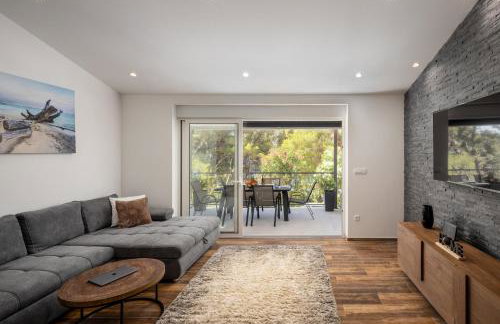 Villa Mala Smišna Poolside Paradise by the Sea - Photo 17