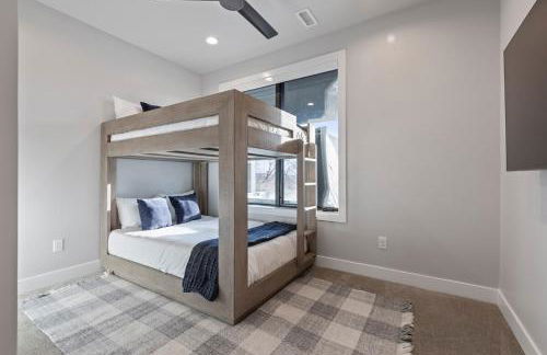 Mountain House PC, Snowy Lake Views Private Hot Tub, New Build, Jordanelle Lake! - Foto 17