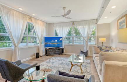 Waterfront, Spa, Pool, Private Paradise on Longboat Key - Photo 3