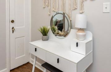 Near Drake/Downtown packed w/Amenities - Hot Tub - Movie Theater - Photo 31