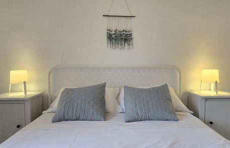 Bright Apartment with Two Balconies and a Seaside Pool - Foto 12