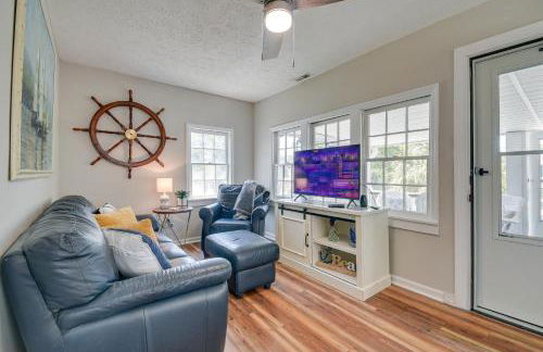 Walk to Water Coastal-Chic Home Near Myrtle Beach - Foto 14