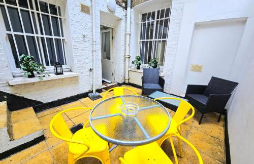 Spacious & Cosy 2 Bedroom Home plus 2 Sofa-beds with Private Entrance and Back Patio, 3 min walk to Earl's Court Station - Photo 19