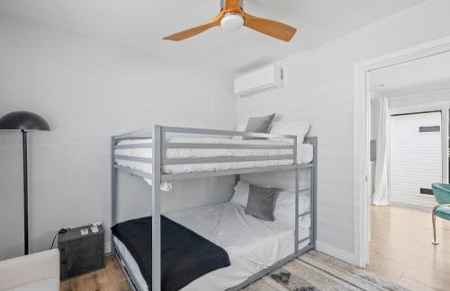 Renovated 3BR House with Heated Pool and Backyard Oasis - Photo 4
