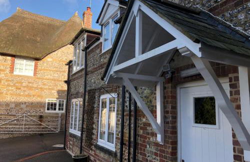 Stylish 1-bed Cottage Escape in Piddlehinton - Photo 7