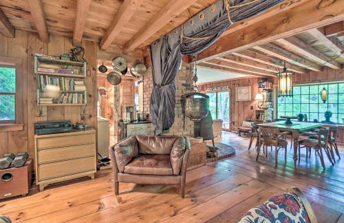 Berkshire Riverfront Ski Cabin Close to Hiking! - Foto 16