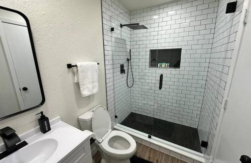 Newly Updated Cozy Home - Foto 28