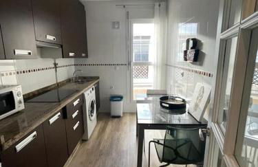 Apartamento céntrico con terraza y parking - Foto 7