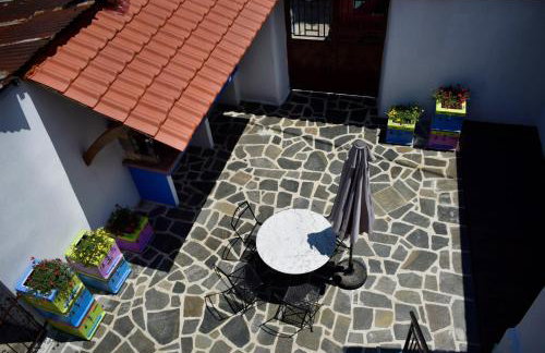 Renovated Old Manor House With Yard - Photo 31