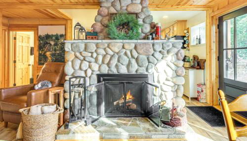 Walk to Golf, Lake Twain Harte Cabin with Fireplace - Photo 4