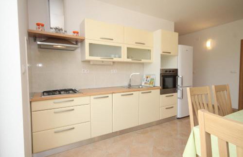 Seaside apartments with a swimming pool Ugljan - 829 - Foto 27