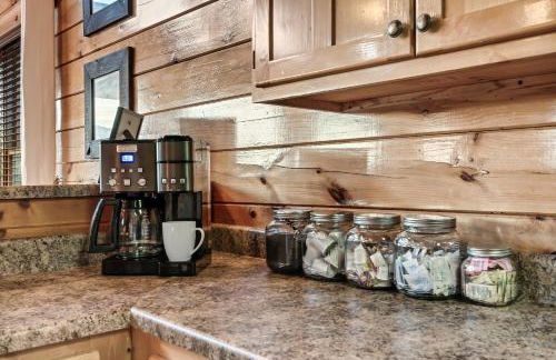 Epic Mountain Views, Hot Tub, Game Room, Sleeps 10 - Foto 15