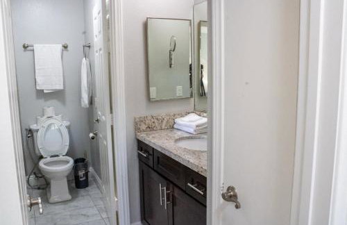 Heated Salt Pool, BBQ, Movie Projector, Stereo, Billiards Table, Arcade Game, Darts - Stone Sanctuary NW at Childrens Memorial Park, Pool Heat Optional - Foto 39