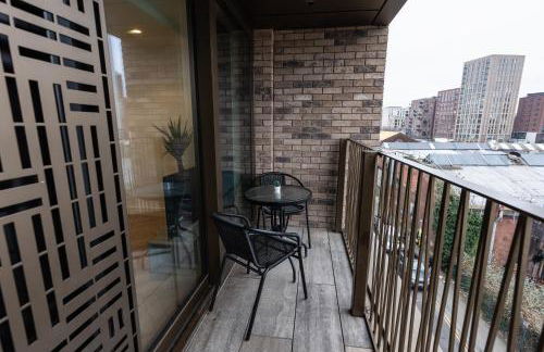 Luxury 2 Bed Apartment, with a balcony city & canal view in Manchester City Centre! - Foto 21