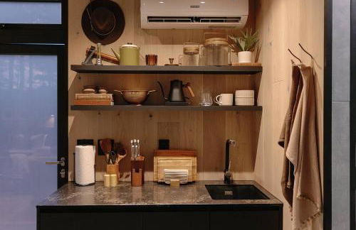 Staghorn | Modern Lux Mirror Home | HotTub & Woods - Foto 3