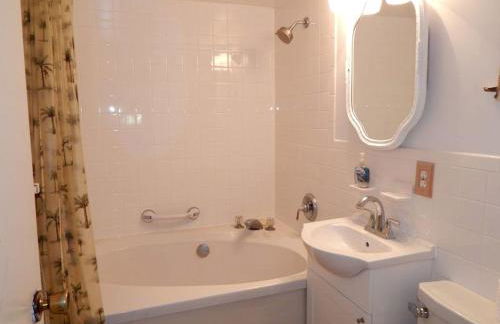 Secluded Cabin Rental for a Large Group Getaway on the Shenandoah River near Luray, Virginia - Photo 36