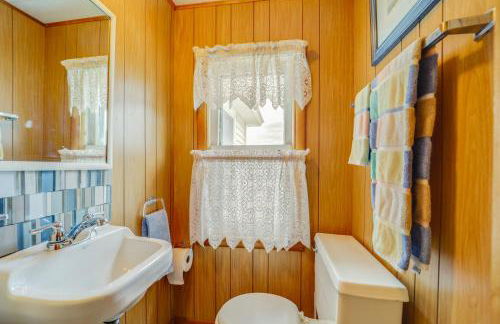 Waterfront Alanson Cottage with Dock and Lake Access! - Foto 13