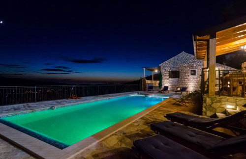 Villa Falcon Rook - Four-Bedroom Villa with Terrace and Swimming Pool - Photo 96