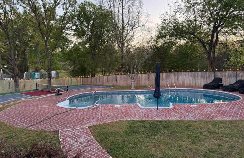 15 Min to UA Private Heated Pool Huge Yard Luxe Master - Foto 33