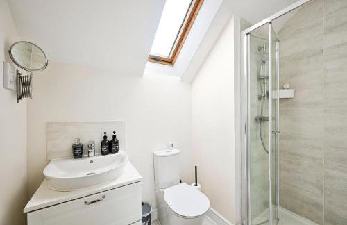 LUX Contractor & Family Haven - Parks x2, Sleeps 9 - Foto 15