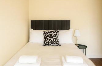 Cosy 2-Bed Flat in the Heart of Prestwich Village - Foto 1