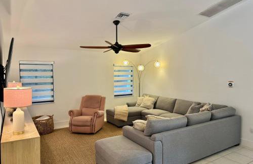 Three-Bedroom House - Best area-Heated Pool-Spa and Sauna Close to Beaches - Foto 15
