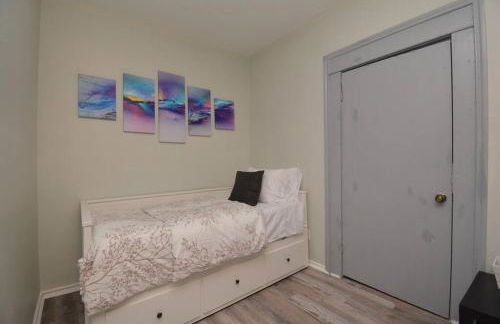 SuperValue Suite #4 @ East End Revitalized - Foto 9