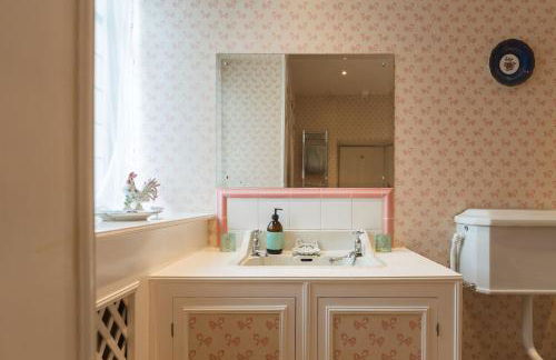 Ebrington Manor by Birch Stays - Photo 38