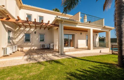 Villa Cordeiro - Heated Pool - Free wi-fi - Air Con - Foto 5