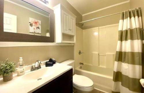 Spacious Home with Pet-Friendly Yard - Foto 16