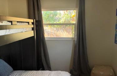 Cool ranch home with heated pool near beach - Foto 10