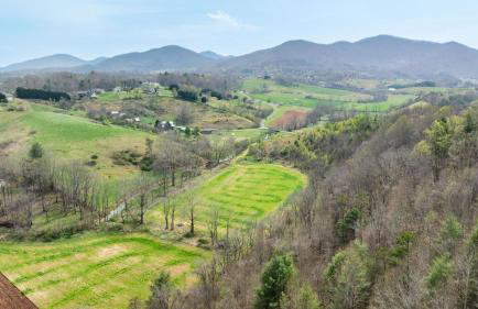 Private Retreat w/ Hot Tub, Amazing Views, Game Room Silver Spoon by Avantstay - Foto 64