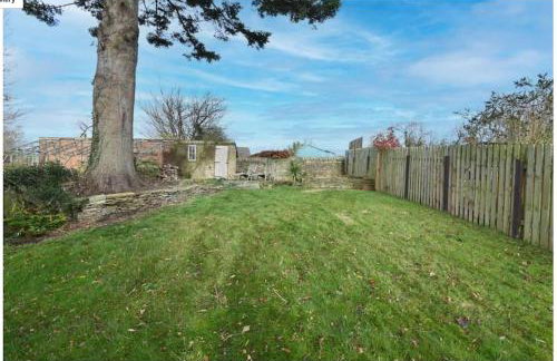 Charming Coates Cottage - Photo 21