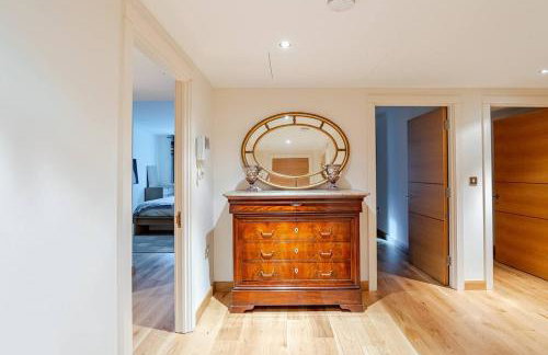 Chelsea Riverfront 2BR & Balcony - Foto 23