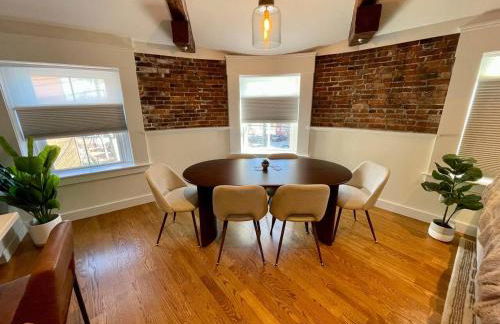 4 King Suites, Downtown, Outlets, Beach, Historic - Photo 43