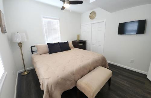 Neat Retreat-Comfortable & Cozy 2 BR,Close to all! - Foto 15