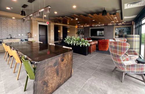 Boho-Luxe Studio - Pink Accents & Mountain Calm - Foto 19