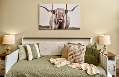 The Magnolia - Farmhouse Loft - Sleeps 10 - Valet - Foto 6