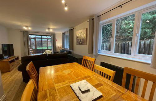 Large 5 bed detached house near Stansted Airport with Parking for 2 vehicles! Stansted Stays - Foto 5