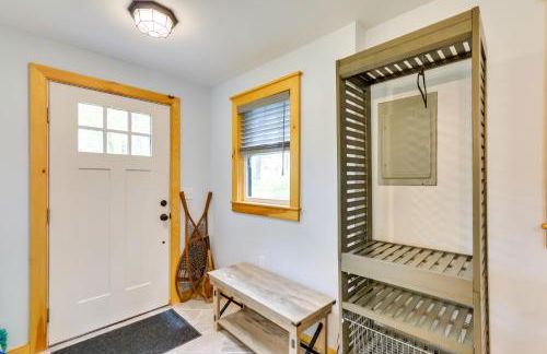 East Otis Vacation Rental with Private Deck and BBQ! - Foto 5