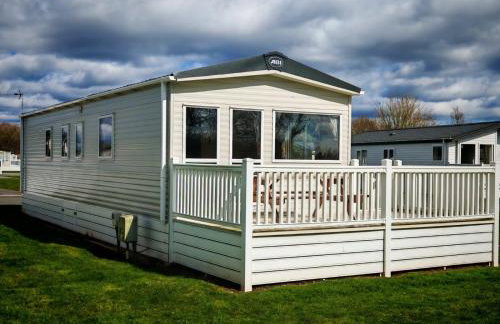 Flamingo Land Cedar Wood 118 - Photo 14