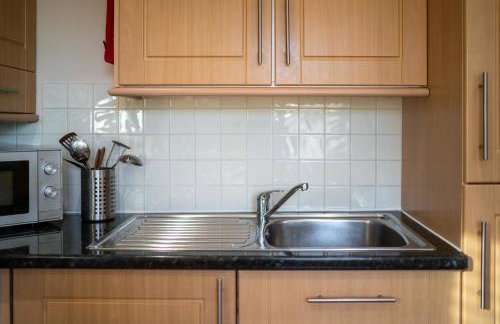 One Bedroom Flat in Bush Hill Park - Photo 12