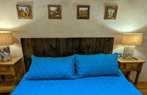 Enchanted Casita with Private Outdoor Hot Tub and Patio, Near Santa Fe Plaza, Sleeps 4 with free parking - Foto 38
