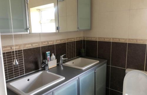 Well presented 3 Bed House- 9 Guests - Great for Leisure stays or Contractors -NG8 postcode - Foto 13